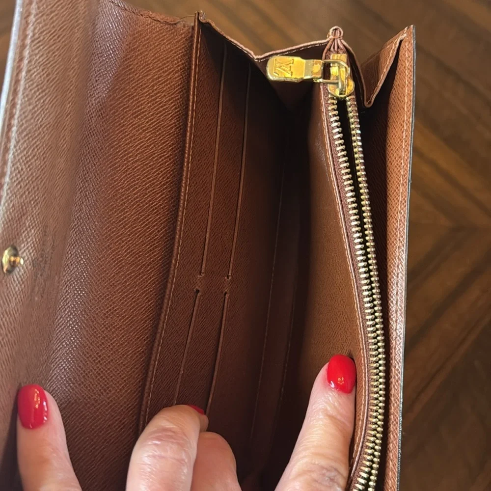 Louis Vuitton Sarah Wallet - Picture 9 of 14